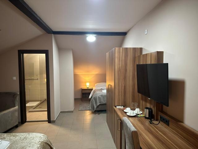 Jp Motel Mali Pariz Бор Екстериор снимка
