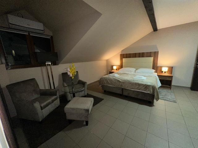 Jp Motel Mali Pariz Бор Екстериор снимка