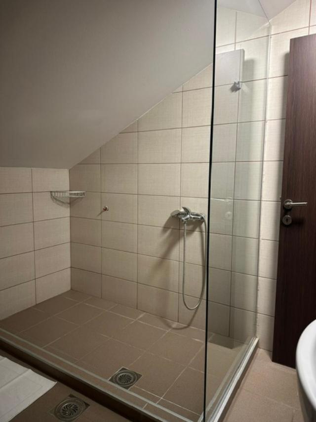 Jp Motel Mali Pariz Бор Екстериор снимка